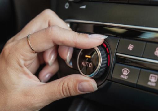 あなたの車のエアコンユニットから聞こえてくるこれら5つの普通でない音を無視しないでください。