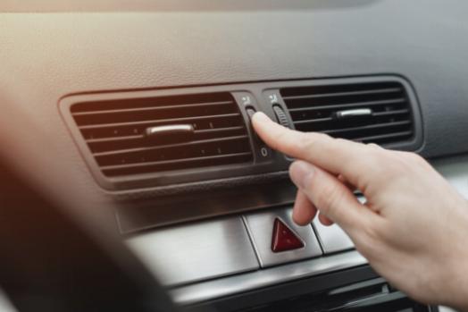 なぜあなたの車のエアコンシステムがヒス音を立てる可能性があるのか、そして修理方法