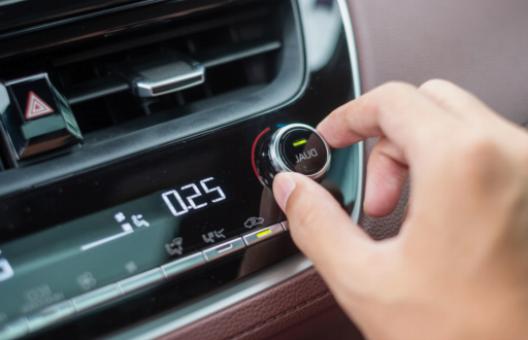 トラブルシューティングガイド: 車のエアコンコンプレッサーの故障の特定と修復