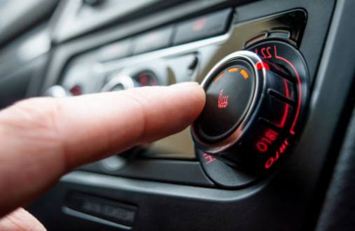 トラブルシューティングガイド：なぜ車のエアコンが冷えないのか