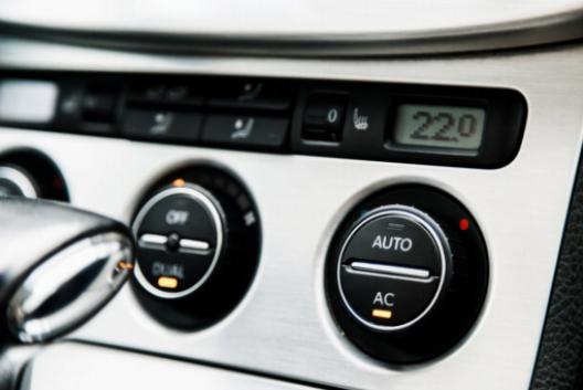 自動車のエアコンの温度調整機能の重要性