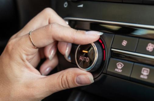 車のエアコンのサーモスタットの一般的な故障のサイン