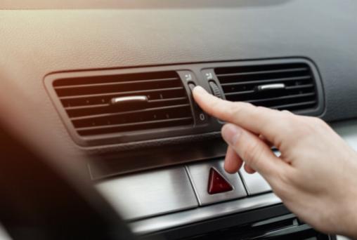車のエアコン冷媒に関する一般的な問題とその修理方法