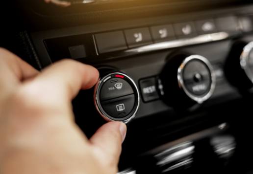 車のエアコン電気システムのメンテナンスの重要性